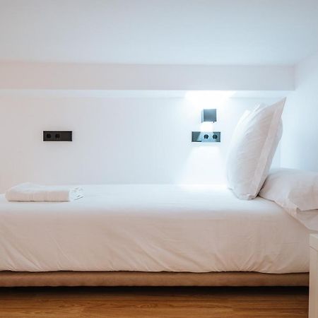 Apartamentos Montevideo 6 Sevilla Bagian luar foto